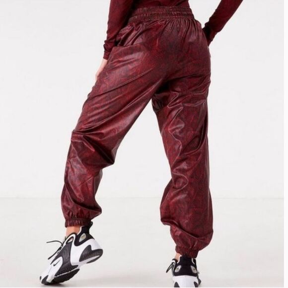 Nike red and black python print woven jogger pants size medium - Picture 3 of 14
